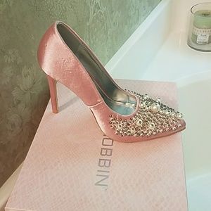 Mauve Cape Robbin heels with pearl embellishments.